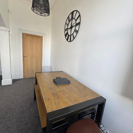 Spacious Victorian Birkdale Apartment With Garden Southport Exteriör bild