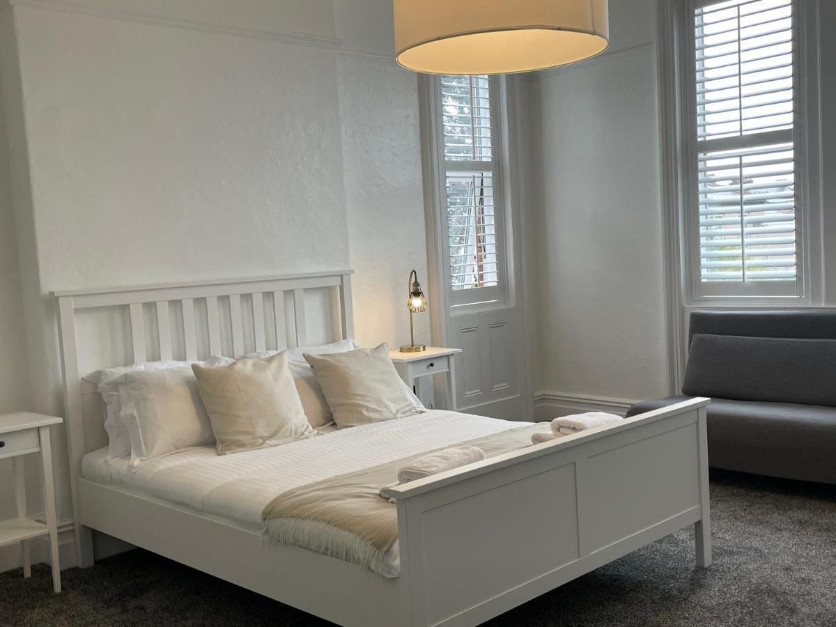 Spacious Victorian Birkdale Apartment With Garden Southport Exteriör bild
