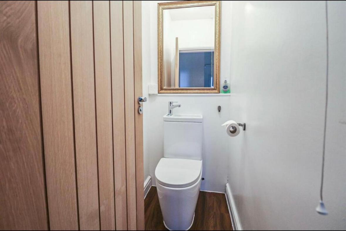 Spacious Victorian Birkdale Apartment With Garden Southport Exteriör bild