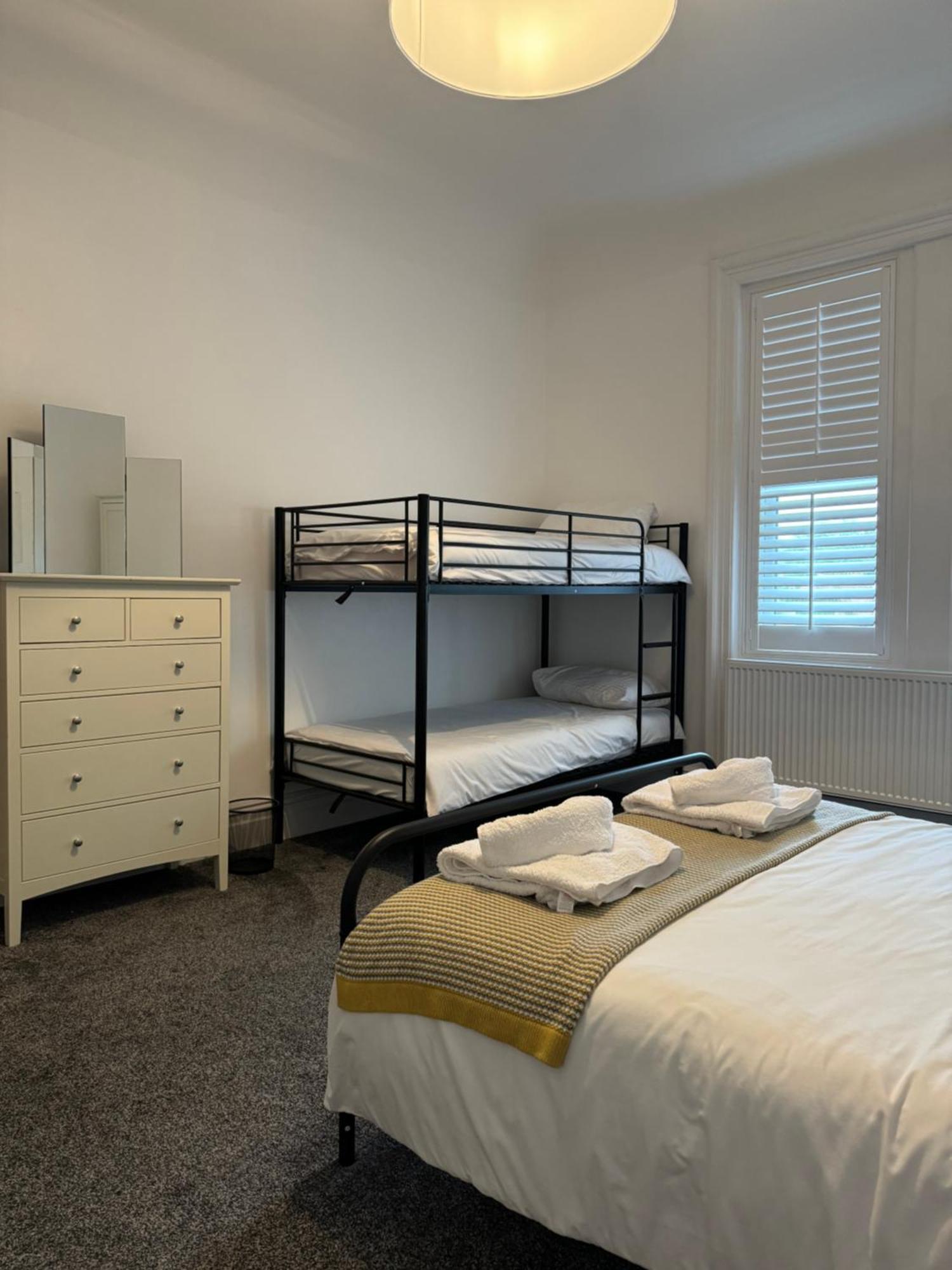 Spacious Victorian Birkdale Apartment With Garden Southport Exteriör bild