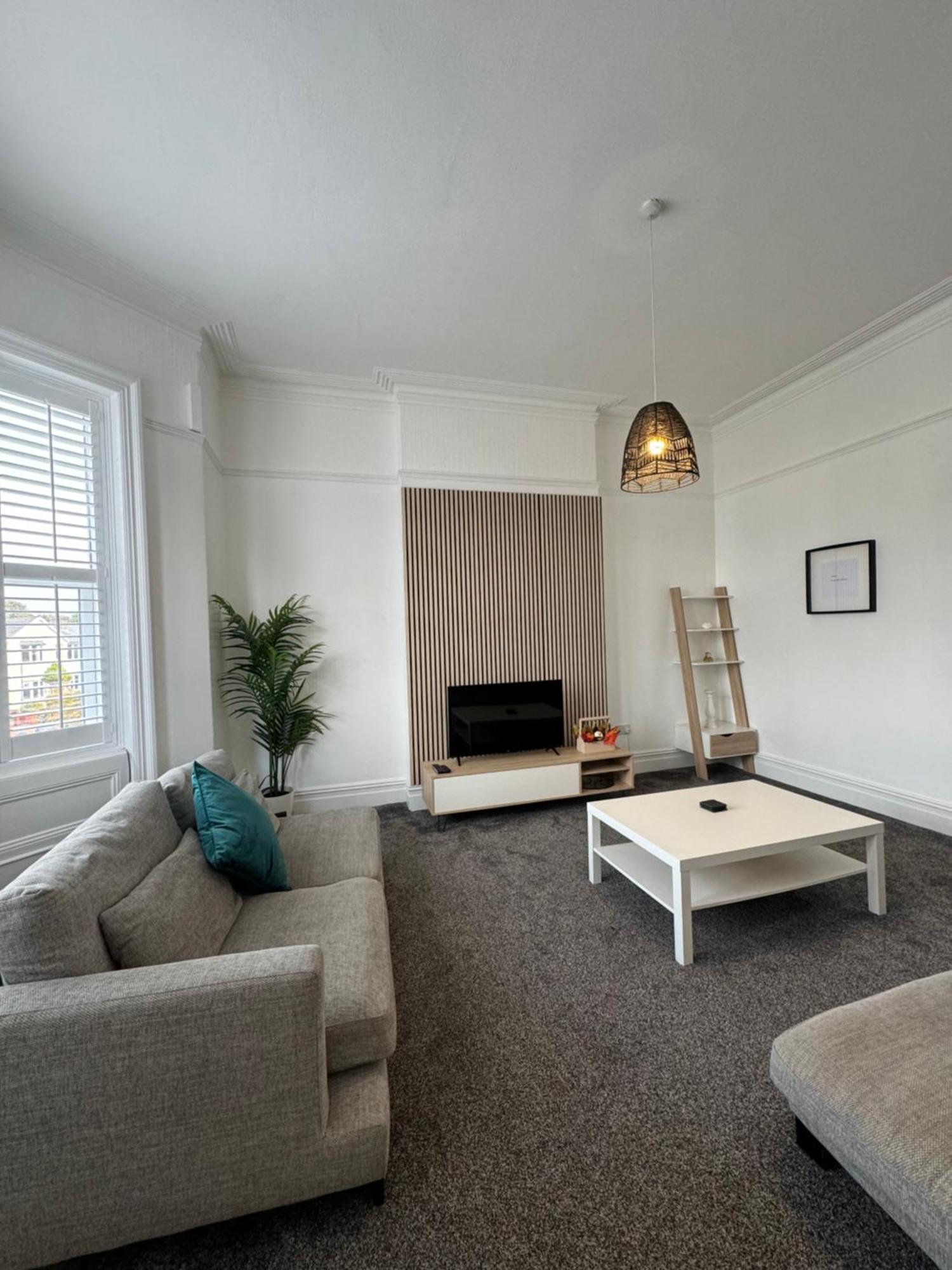 Spacious Victorian Birkdale Apartment With Garden Southport Exteriör bild