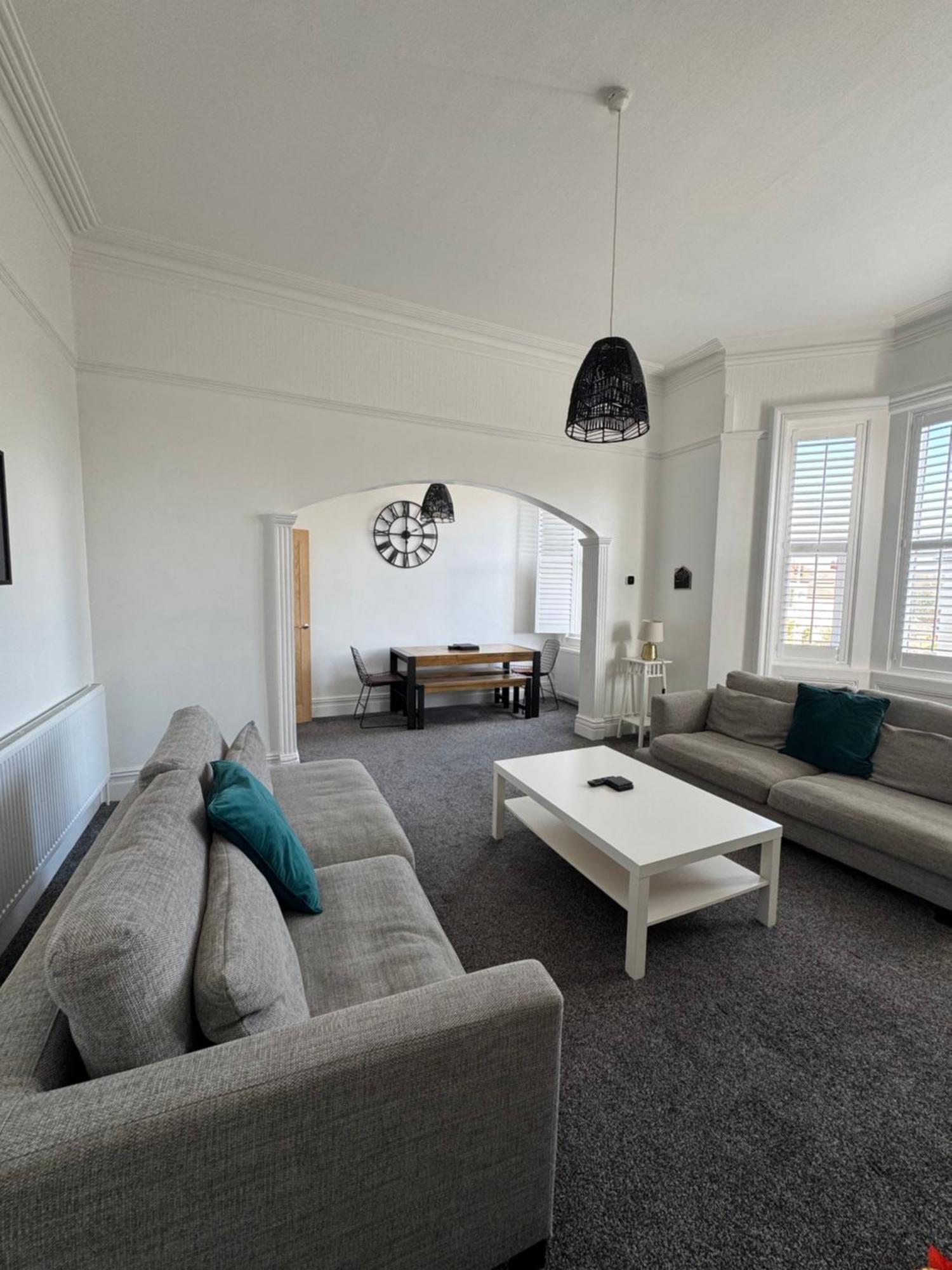 Spacious Victorian Birkdale Apartment With Garden Southport Exteriör bild